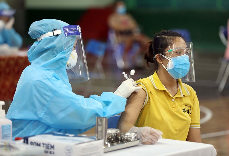 Vietnam administers nearly 186 5 million doses of COVID-19 vaccine
